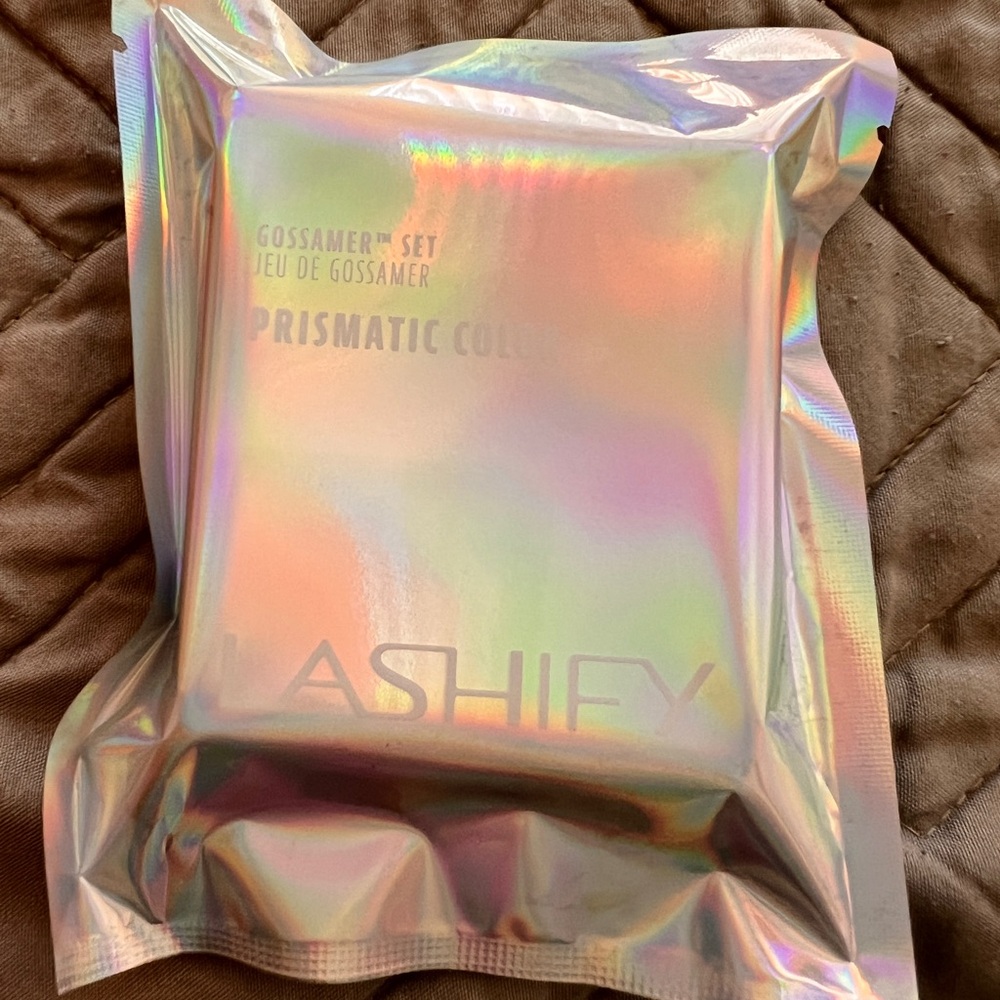 Lashify C.12 Red Lashes - Picture 4 of 4